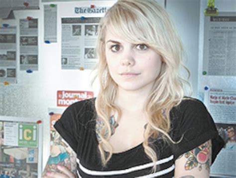 coeur de pirate sexy|Hantée par ses photos de nu 